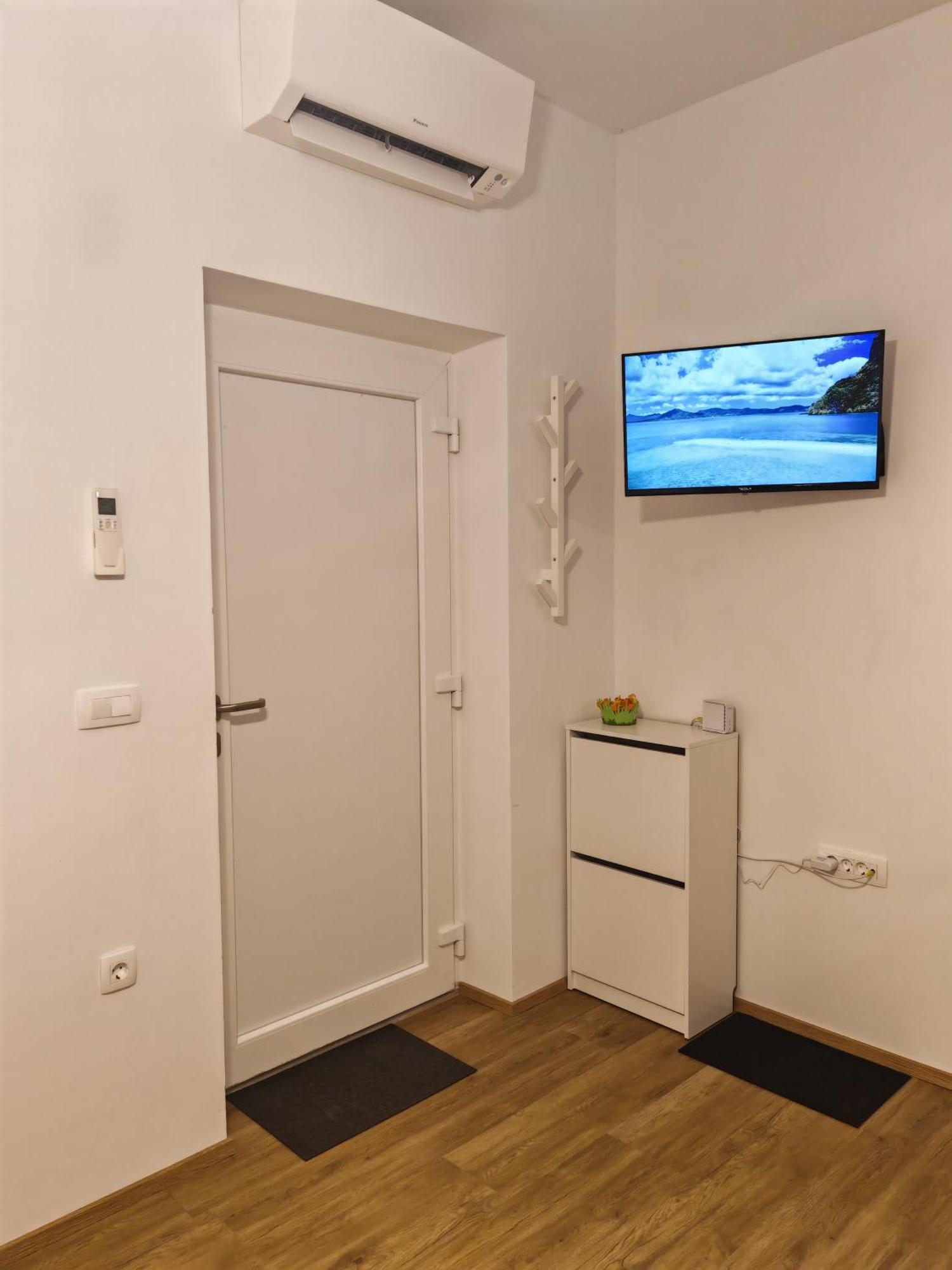 Apartma Yellow With Free Parking